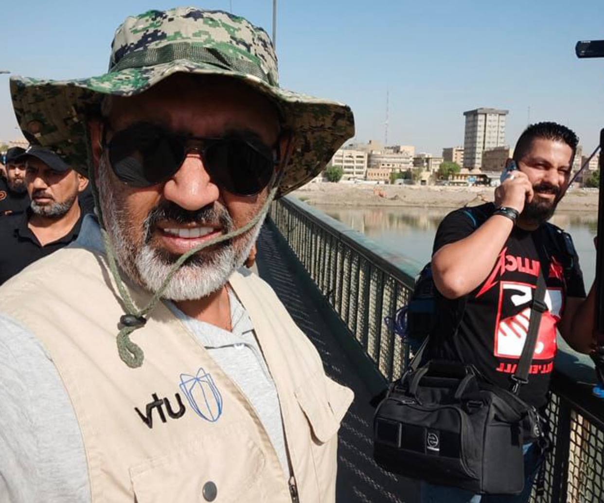 قوة امنية تعتدي بالضرب على كادر قناة UTV في بغداد