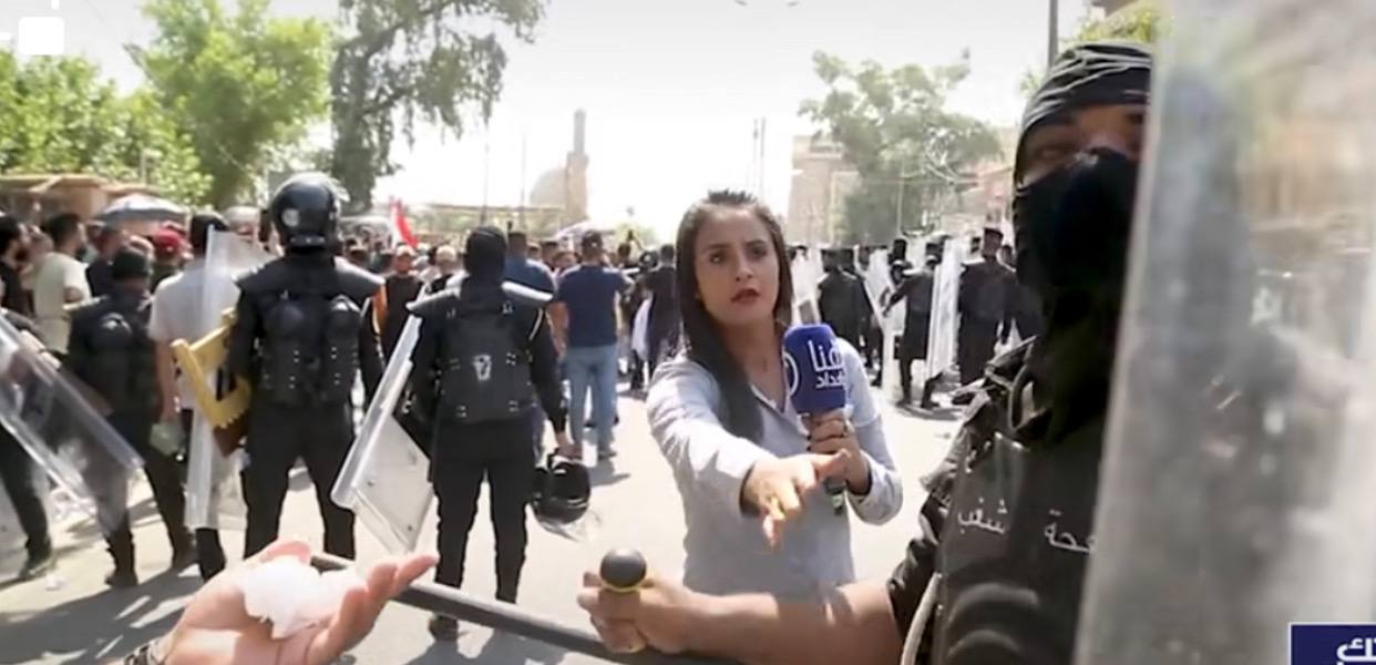 اعتداء على مراسلة أثناء البث وسط بغداد