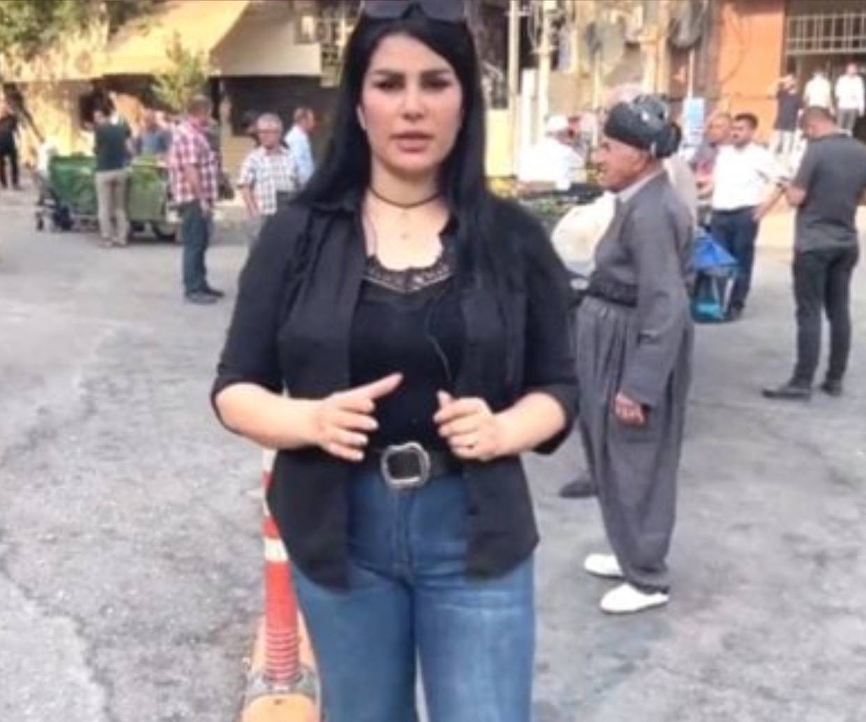 سحب الهاتف والتوقيع على ورقة مجهولة.. صحفية تروي ظروف اعتقالها في السليمانية