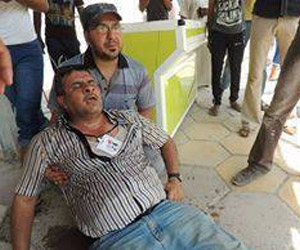 السلطات الأمنية تضرب وتحتجز صحفيين وتمنعهم من تغطية إحتجاجات شعبية