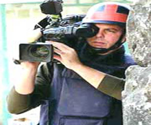 لم يعرفوا ما اذا كان يحمل كاميرا أم قذيفة .. رويترز تطلب من البنتاغون التحقيق في مقتل احد صحفييها في بغداد