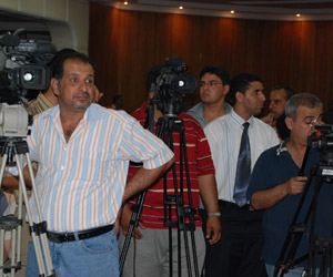 عناصر حماية رئيس مؤسسة السجناء السياسيين يعتدون على صحفي في الديوانية