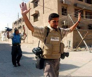 جنود الفرقة الحادية عشرة يعتدون على صحفي في بغداد