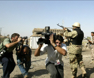 شرطة الفلوجة تعتدي على صحفيين وتحتجزهم في مستشفى