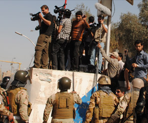 فرق إعلامية تتعرض لإعتداءات في ساحة التحرير ببغداد