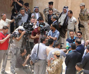 عناصر في الجيش يعتدون على مراسل تلفزيوني وسط بغداد