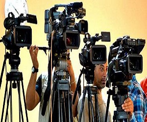وزارة الإتصالات تمنع تدفق المعلومات وتضيق على عمل صحفيين